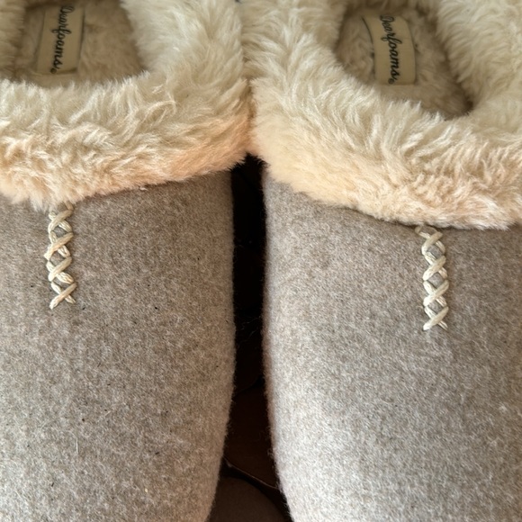 Dearfoam Women’s Memory Foam Slippers (Large) - Picture 3 of 10